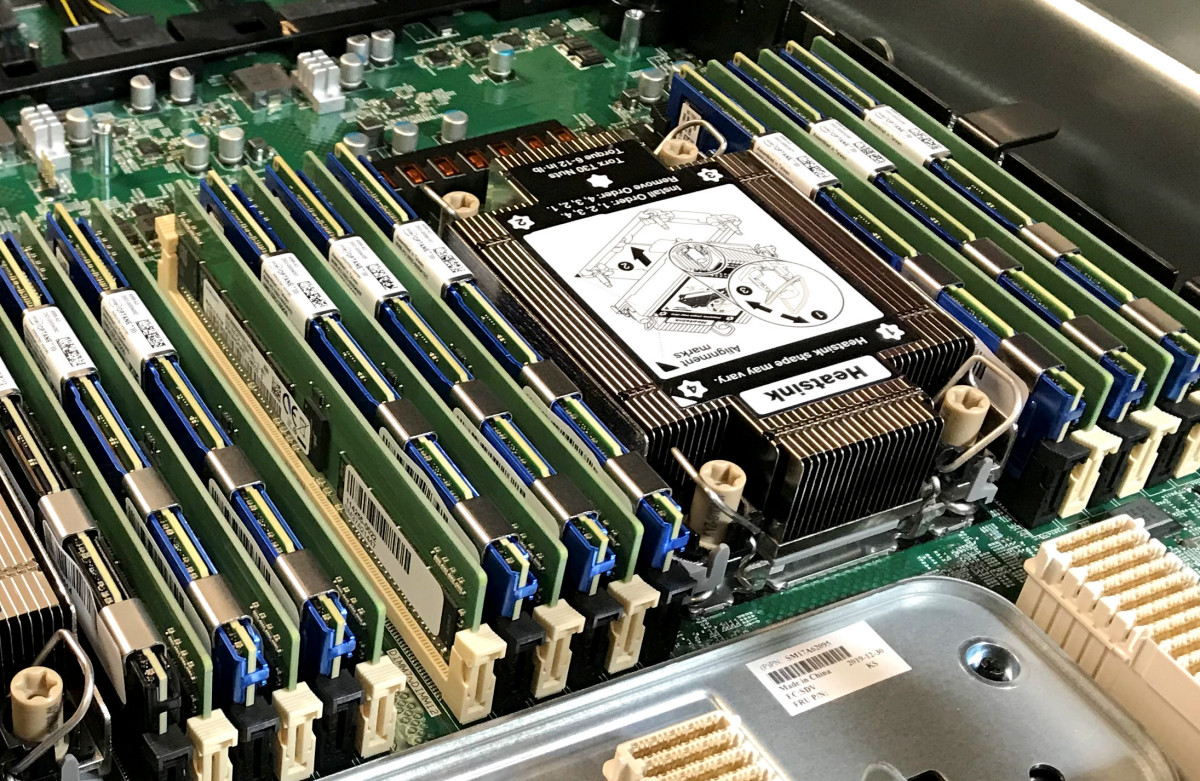 Intel Optane PMem 200 Series modules installed in a ThinkSystem SR850 V2 server